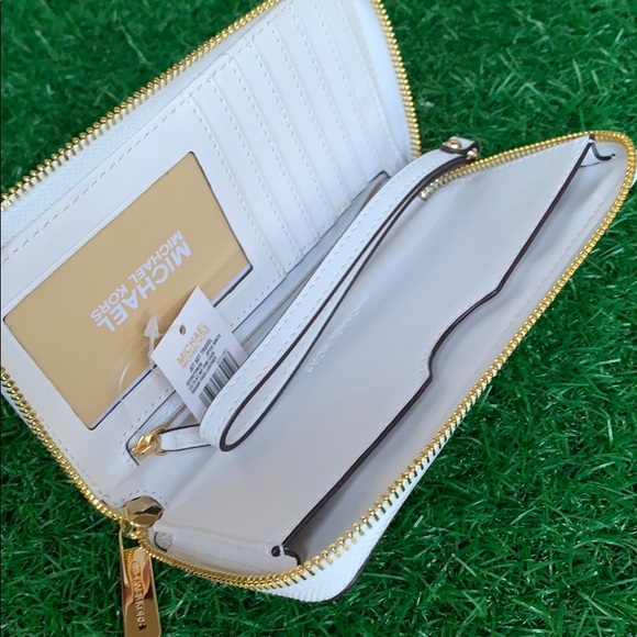 MICHAEL KORS JET SET TRAVEL LG FLAT MF PHN CASE - Picture 5 of 16